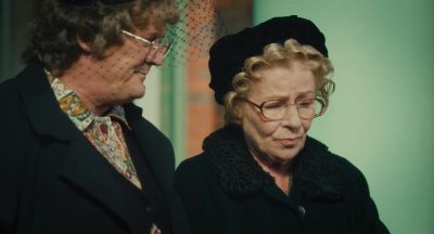 I don't know We have to get in there - Mrs  Brown's Boys D'Movie
