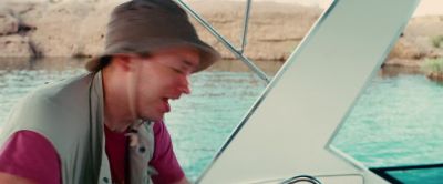 I don't know We're stuck on something - Piranha 3D