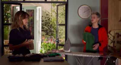I don't know.
What did you have so much to say to each other? - Parallel Mothers