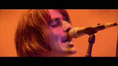 ♪ I don't know what it is
That makes me feel alive - Oasis: Knebworth 1996