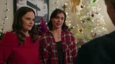 - I don't know what time
it is and I don't care. - Christmas in Notting Hill