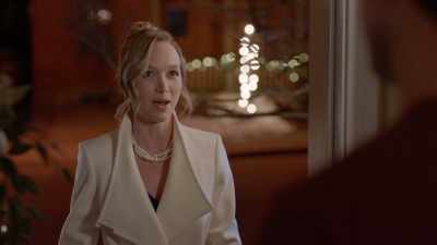 I don't know what's going
to happen tonight - Mistletoe & Menorahs