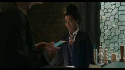 I don't know. You look so familiar.
Do I know you from somewhere? - Inventing Anna
