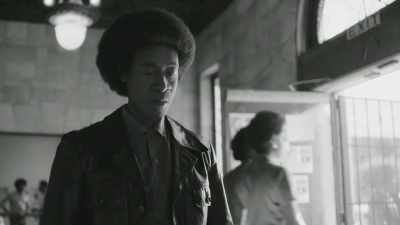 ♪ I don't like to stay
in any one town ♪ - Black Monday