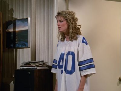 - I don't like this, Eddie.
- Shut up. She'll hear you. - Dallas