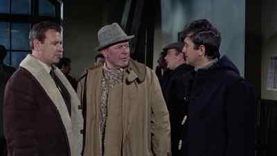 - I don't like this.
- The generator's had it. - Island of Terror