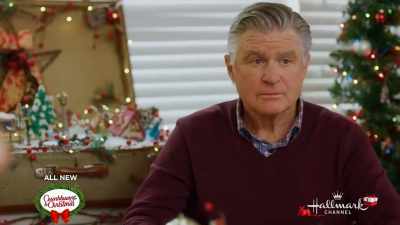 ♪ I don't need diamonds
no sparkly things ♪ - The Christmas House