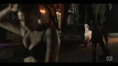 I don't need your help. I don't need you.
What are you doing here? - Troppo