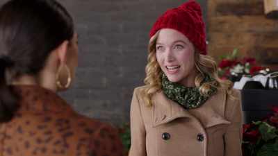 I don't need to "Study up",
I'm a Christmas boss. - Mistletoe & Menorahs