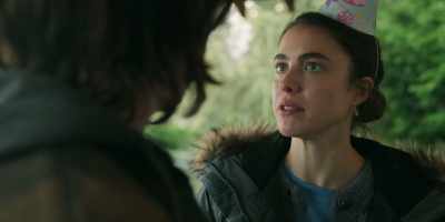 - I don't remember you asking me about him.
- He's not my boyfriend. - Maid