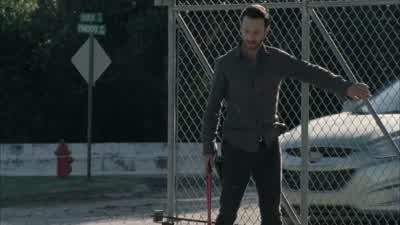 I don't see any bites. - The Walking Dead