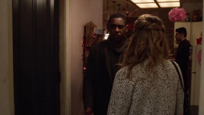 I don't think he's here. - Supergirl