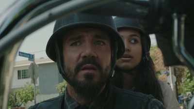I don't think that's why
he's getting pulled over. - Mayans M.C.