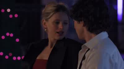 - I don't think this is a good idea. - Finding Her Edge