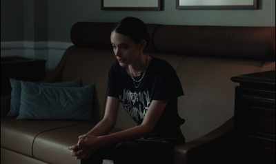 - I don't understand how you can hate me so much.
- Oh, I hate you? - Vox Lux
