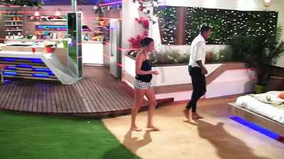 I don't wanna be
tiptoeing around her - Love Island