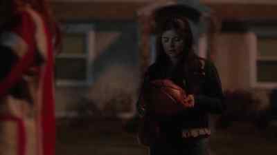 - I don't wanna do it, guys.
- Sidney: Come on. - Pretty Little Liars: Original Sin