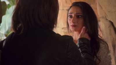 -I don't wanna let you go.
-Oh... - Leverage: Redemption