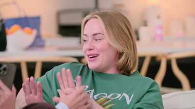 - I don't wanna see!
- There she is in all her glory! - The Secret Lives of Mormon Wives
