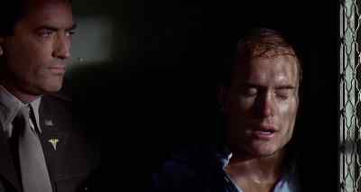 I don't want to hurt her. - Captain Newman, M D