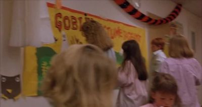I don't want the scissors.
- It's mine. - Halloween 5: The Revenge of Michael Myers