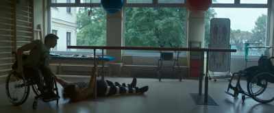 - I don't want them to see me like this.
- Here? - Kills on Wheels
