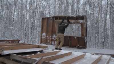 I don't want this
falling, on me. - Life Below Zero: Next Generation