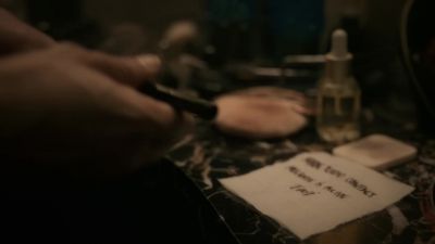  [dramatic music] - Snowpiercer