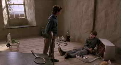 - I drew you walking but it went wrong.
- I don't undertstand you. - Paperhouse