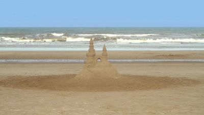 I equate films with sandcastles - Altman