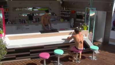 ‐I fancy her, like.
‐Good combo. - Love Island