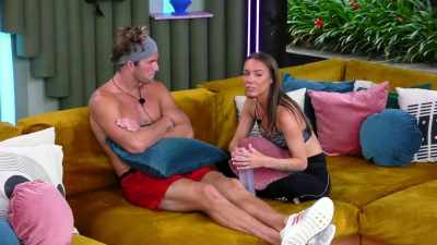 >> I FEEL LIKE EVERYBODY IS
PRESSURING, "YOU SHOULD BE IN A - Love Island