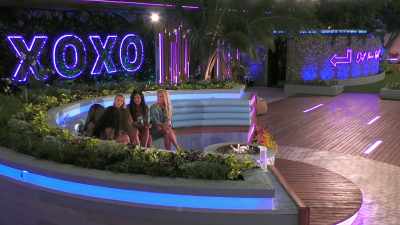 >> I FEEL LIKE OKAY, SO LIKE I
NEEDED THIS. - Love Island
