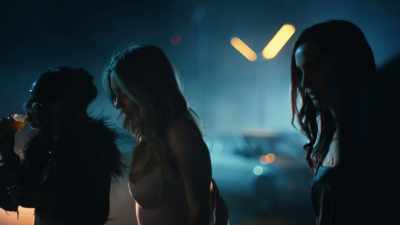 - I feel really good tonight.
- Really? Why? - Euphoria