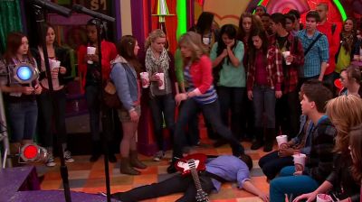 >> I FEEL SO BAD. - iCarly