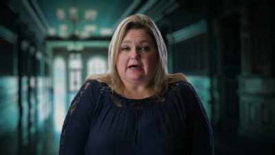I felt like they were
standing behind me - Haunted Hospitals