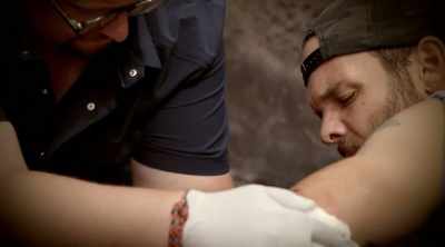 I felt the instant dead
sensation in my hand. - Kings of Pain