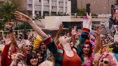♪ I finally made it home ♪ - Sense8