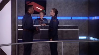 I finished the autopsy.
We're clear for burial. - Babylon 5
