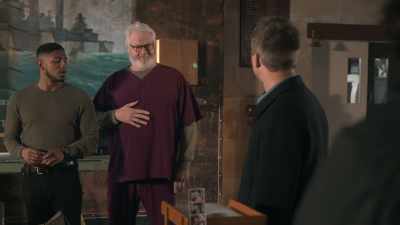 I found a titanium rod
in his femur - NCIS: Sydney
