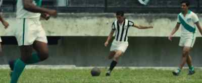 - Francis! It's yours! - Pelé: Birth of a Legend