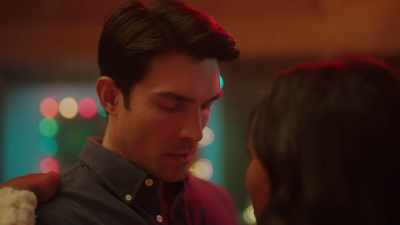 - I get it.
I'm sorry. - Dashing in December