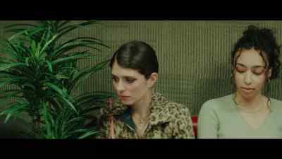 I get the message about
how Linda dresses. - Fresh Kills