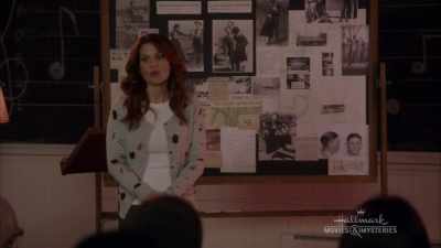 - I go away on
business for one week - Dead Over Heels: An Aurora Teagarden Mystery
