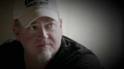 I go in the back and I log on - Unidentified: Inside America's UFO Investigation