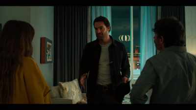 I go up to the bar, right,
to confront her, - Based on a True Story