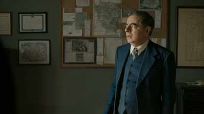 I was going to marry her.
Oh, Lapointe. - Maigret in Montmartre
