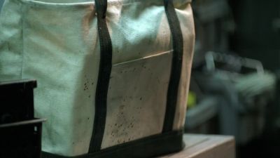 I got a bag here with what
appears to be blood on it. - CSI: Crime Scene Investigation