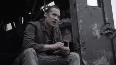 I got a protein bar. - Fear the Walking Dead