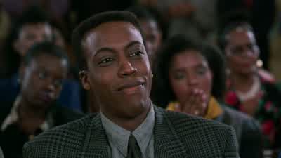 I got a special treat for you this eveningA young man that you all know as Joe the policemanfrom the what's going down episode of thatis my mamaI want you to put your hands together and welcome him to the stageA big round of applause for Jackson height's - Coming to America